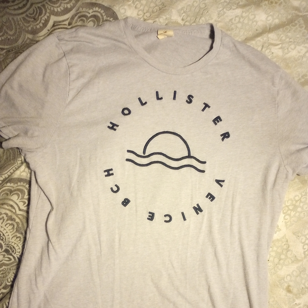 Hollister t shirt
